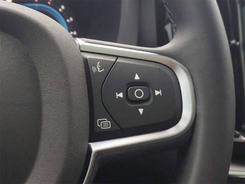 2025 Volvo XC60 B5 Core Dark Theme