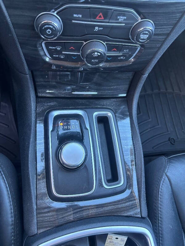 2017 Chrysler 300 Limited