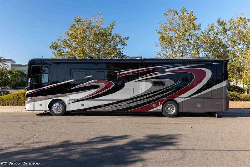 2016 Freightliner XCM Chassis