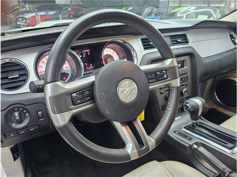 2011 Ford Mustang V6 Premium