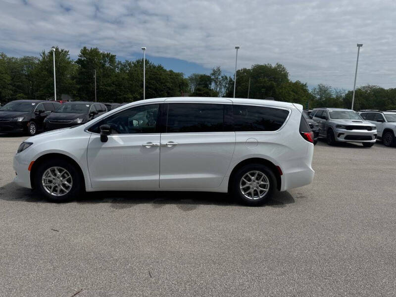 2027 Chrysler Pacifica LX