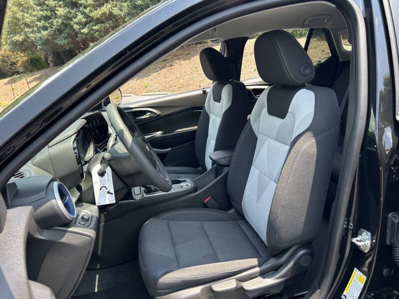 2025 Chevrolet Trax LS