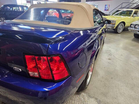 2004 Ford Mustang GT Deluxe