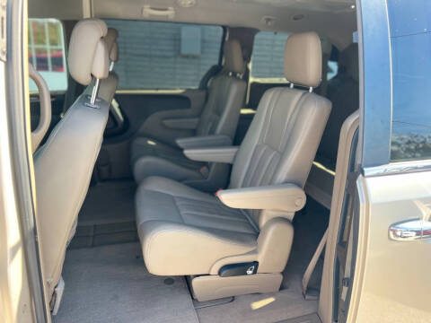 2015 Chrysler Town and Country Touring-L