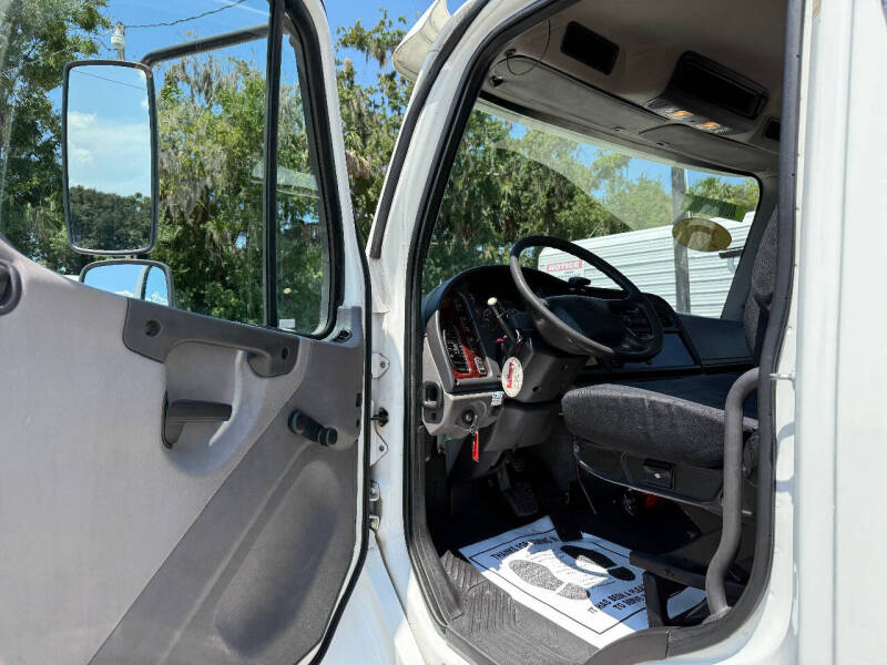 2017 Freightliner M2 106