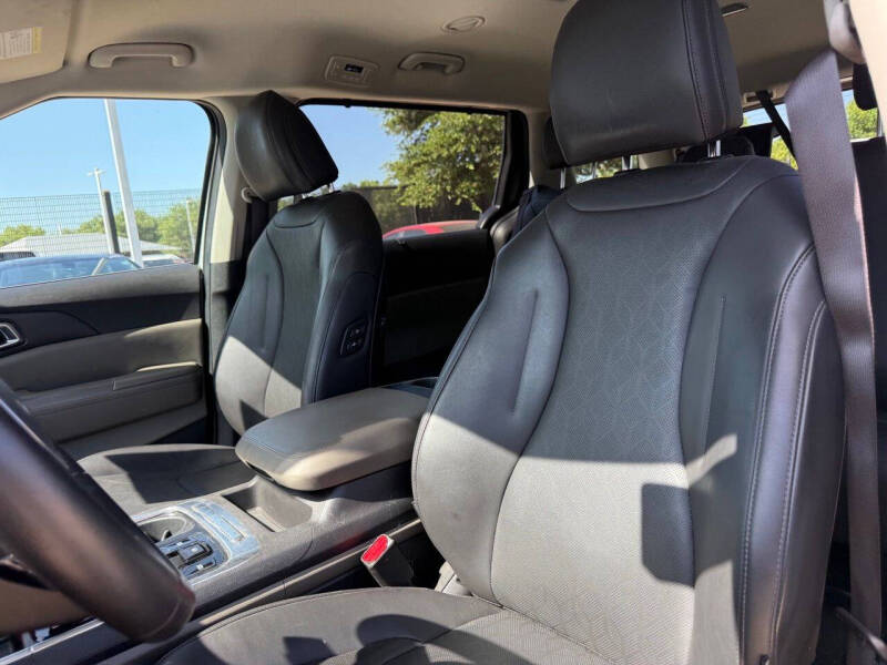 2025 Kia Carnival EX