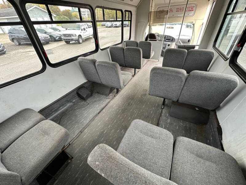 2005 Ford E-Series E-450 SD