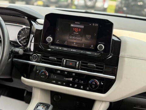 2022 Nissan Pathfinder SV