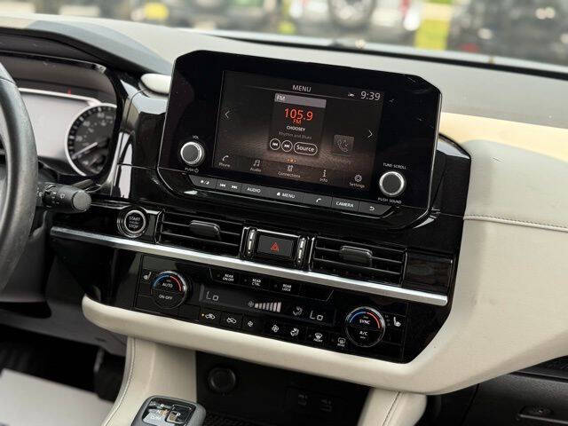 2022 Nissan Pathfinder SV