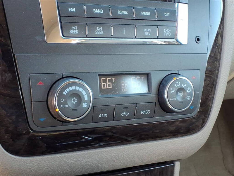 2010 Cadillac DTS Luxury Collection