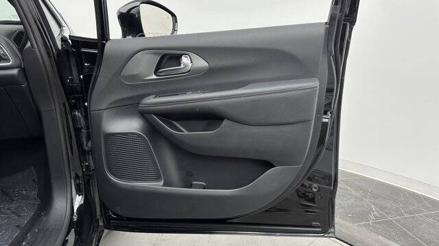 2025 Chrysler Pacifica Plug-In Hybrid