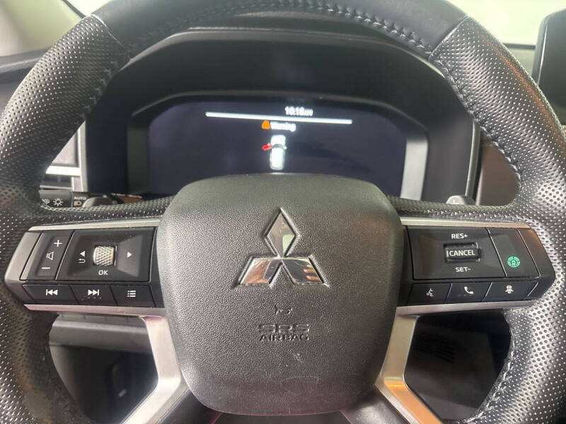 2023 Mitsubishi Outlander SE