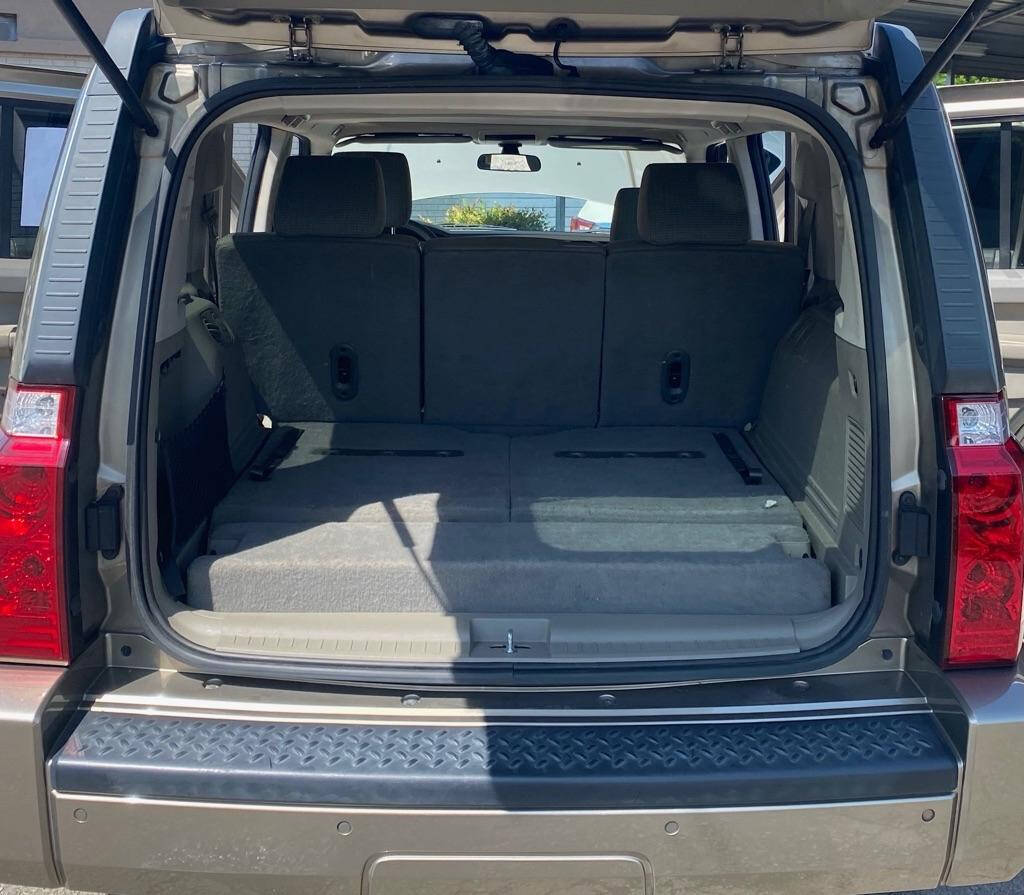 GOLD 2006 Jeep Commander Base 4dr SUV 12
