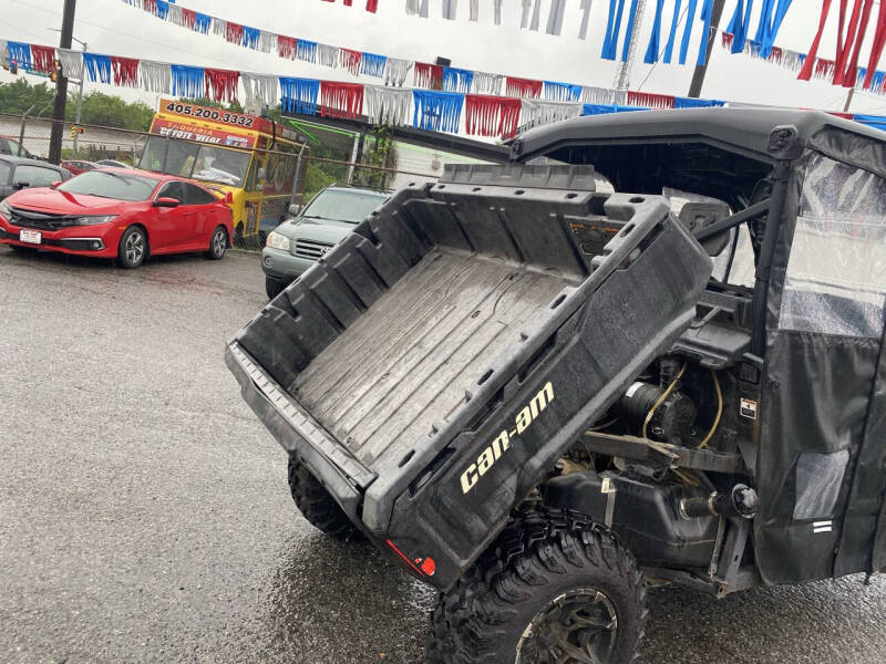 2019 Can-Am Defender HD8