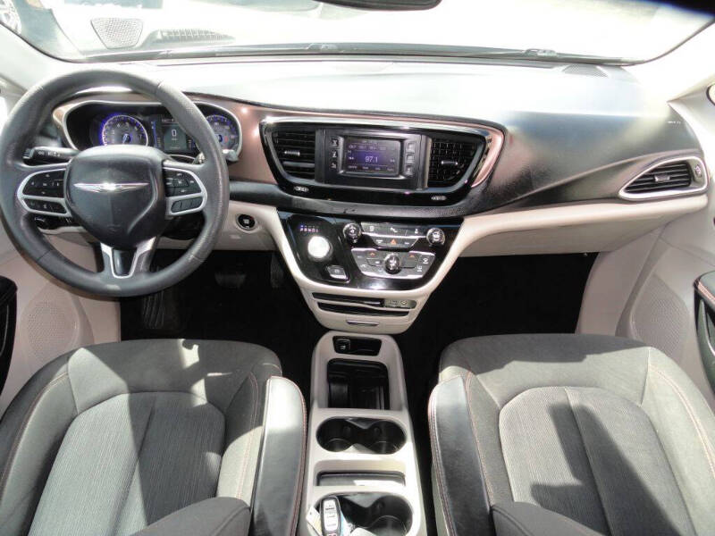 2017 Chrysler Pacifica LX