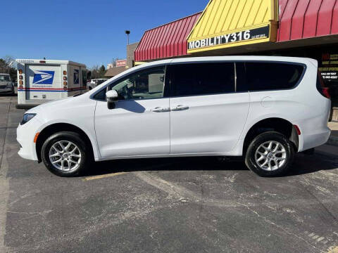 2023 Chrysler Voyager LX