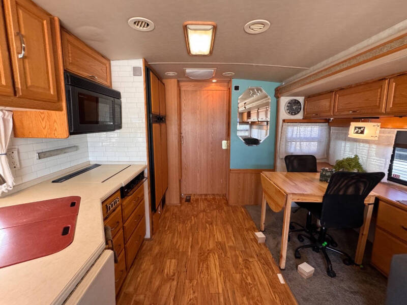 2005 Winnebago Journey