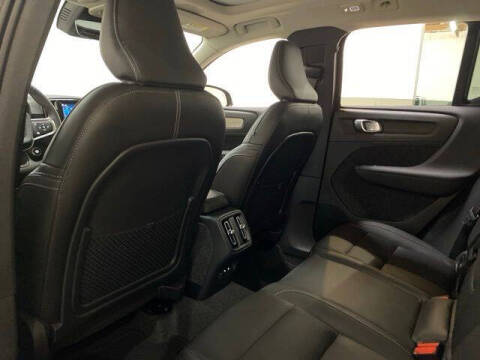 2025 Volvo XC40 B5 Core Bright Theme