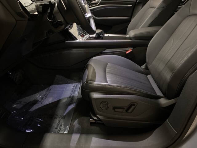 2023 Audi e-tron quattro Premium Plus