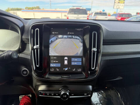 2022 Volvo XC40 T5 R-Design