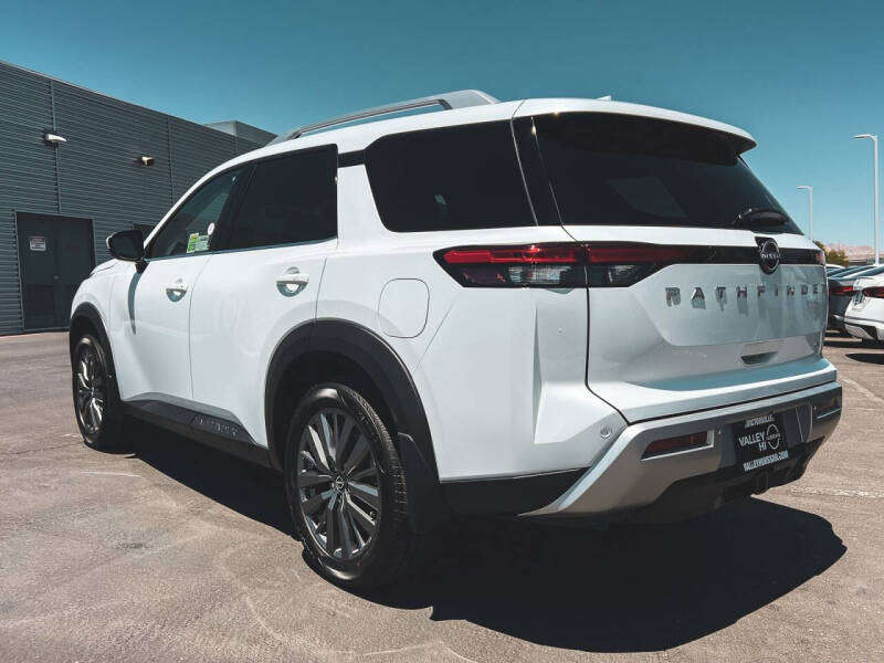 2025 Nissan Pathfinder SL