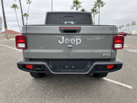2023 Jeep Gladiator Overland