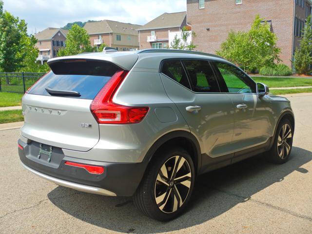 2025 Volvo XC40 B5 Plus Bright Theme