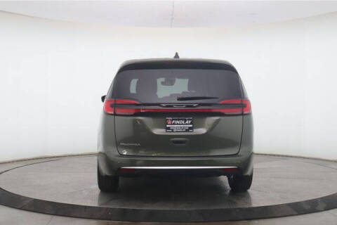 2027 Chrysler Pacifica Select