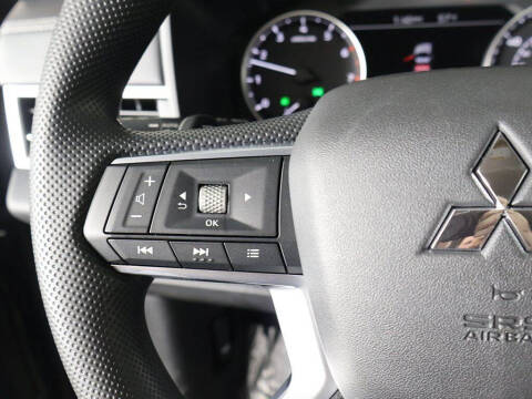 2026 Mitsubishi Outlander ES