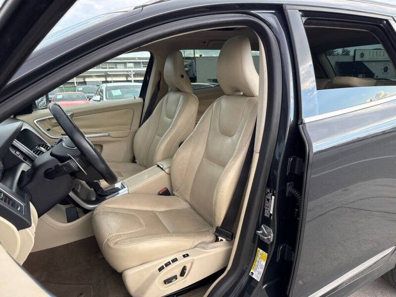 2015 Volvo XC60 T6 Drive-E Premier Plus