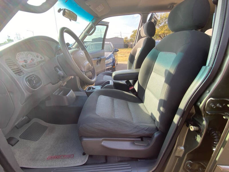 2004 Ford Explorer Sport Trac XLS