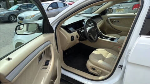 2018 Ford Taurus SEL