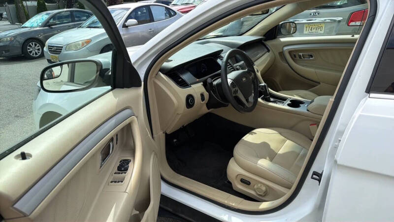2018 Ford Taurus SEL