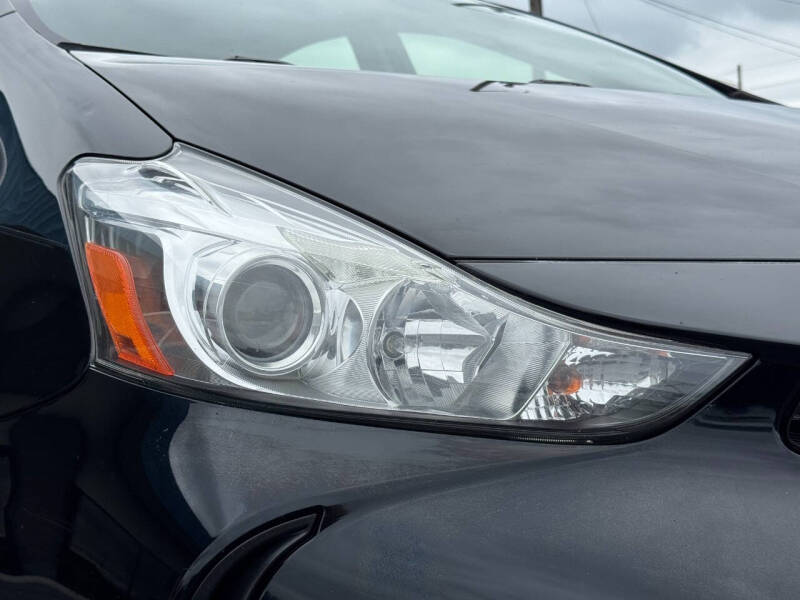 2017 Toyota Prius v Four