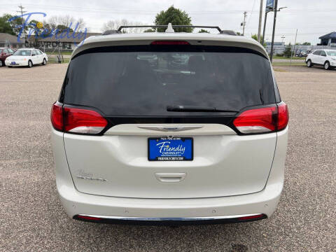 2017 Chrysler Pacifica Touring-L