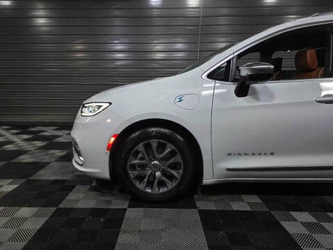 2025 Chrysler Pacifica Plug-In Hybrid Pinnacle