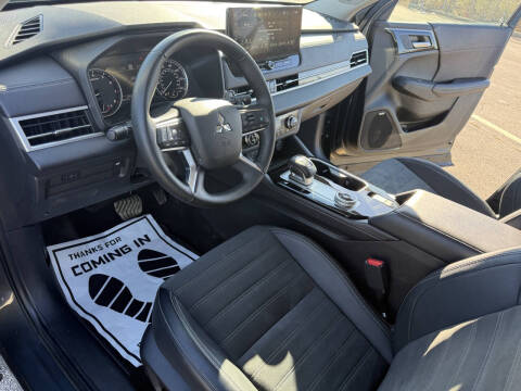 2025 Mitsubishi Outlander SE