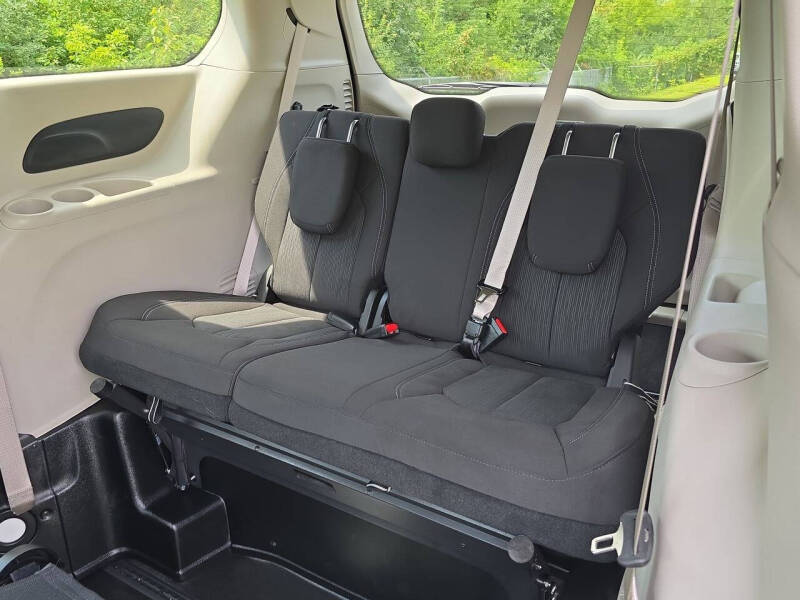 2024 Chrysler Voyager LX