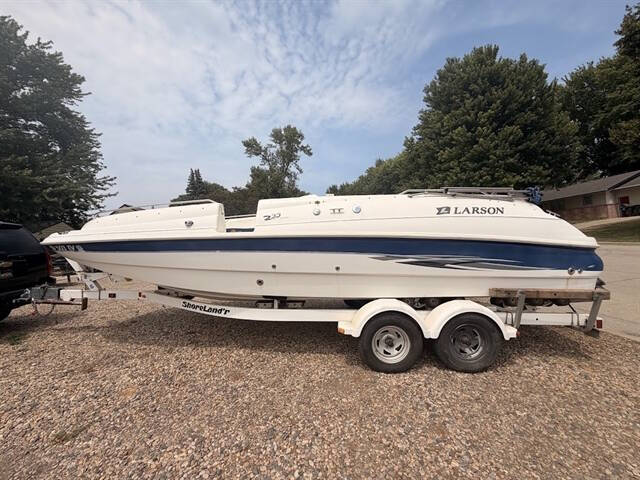 2000 Larson Boats 233 Escape