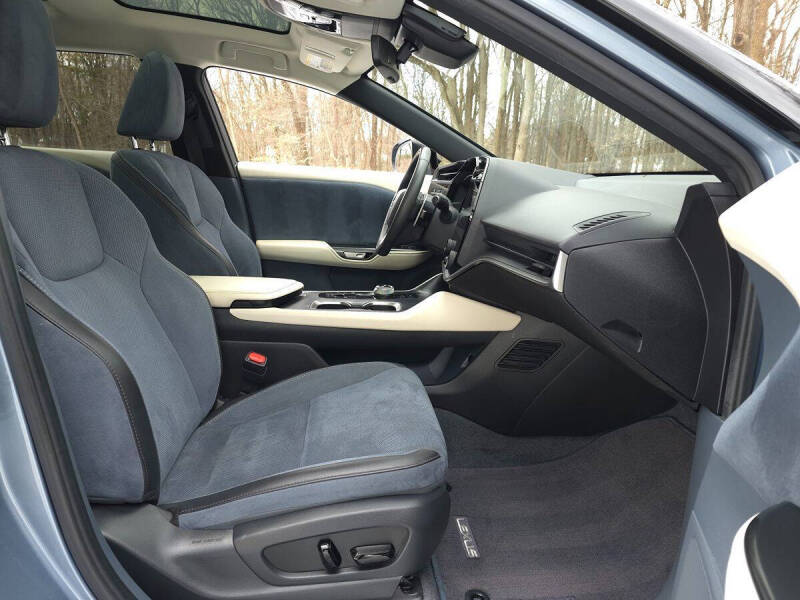 2023 Lexus RZ 450e Luxury