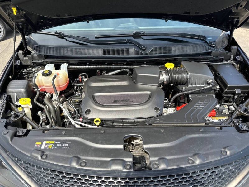 2022 Chrysler Voyager LX