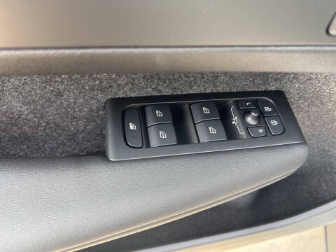 2026 Volvo XC40 B5 Core