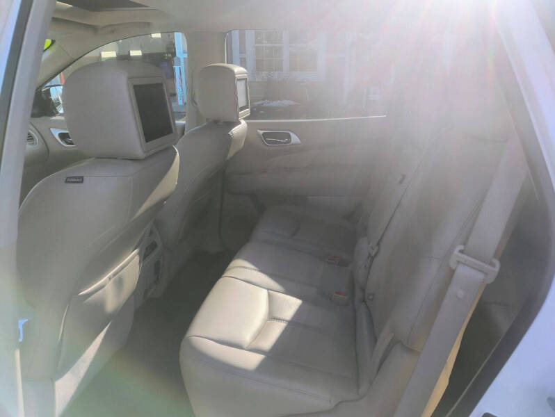 2017 Nissan Pathfinder Platinum