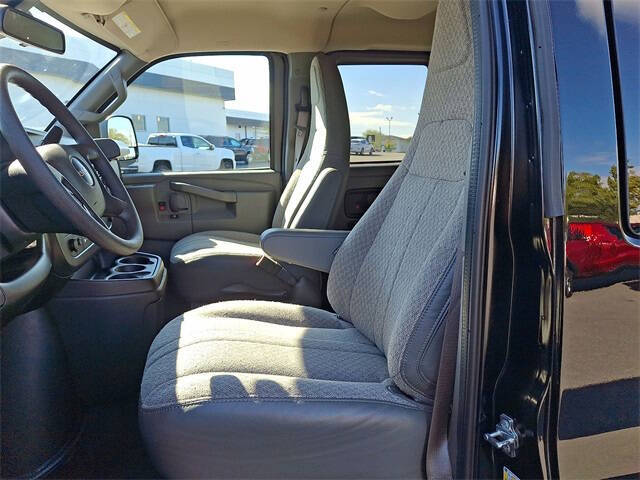 2025 GMC Savana LT 2500