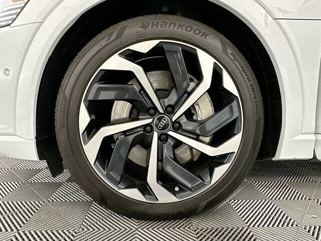 2024 Audi Q8 e-tron quattro Premium Plus