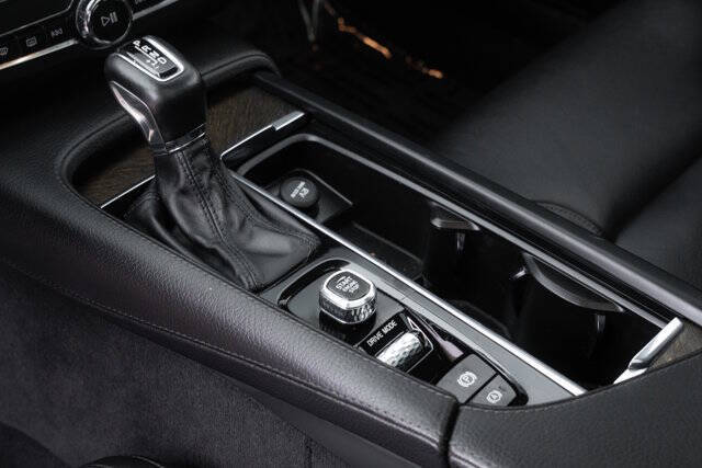 2020 Volvo V90 Cross Country T6