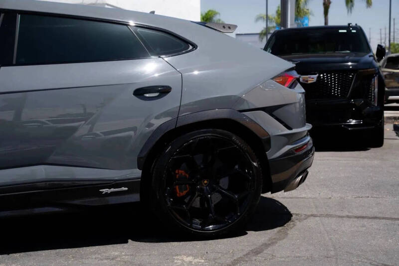 2024 Lamborghini Urus Performante