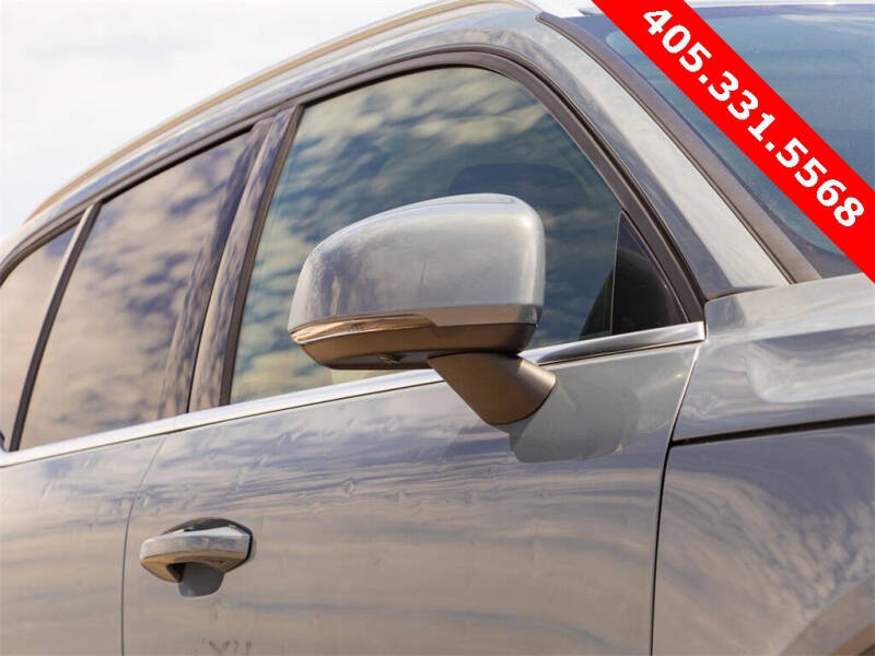 2023 Volvo XC40 B5 Plus Bright Theme