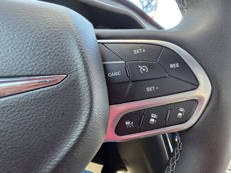 2025 Chrysler Pacifica Select - Photo 15
