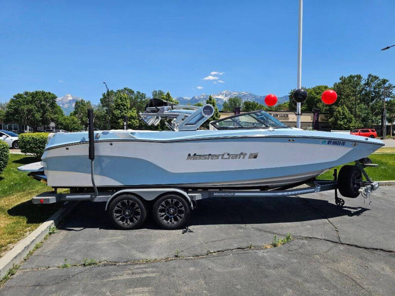 2022 MasterCraft XT24